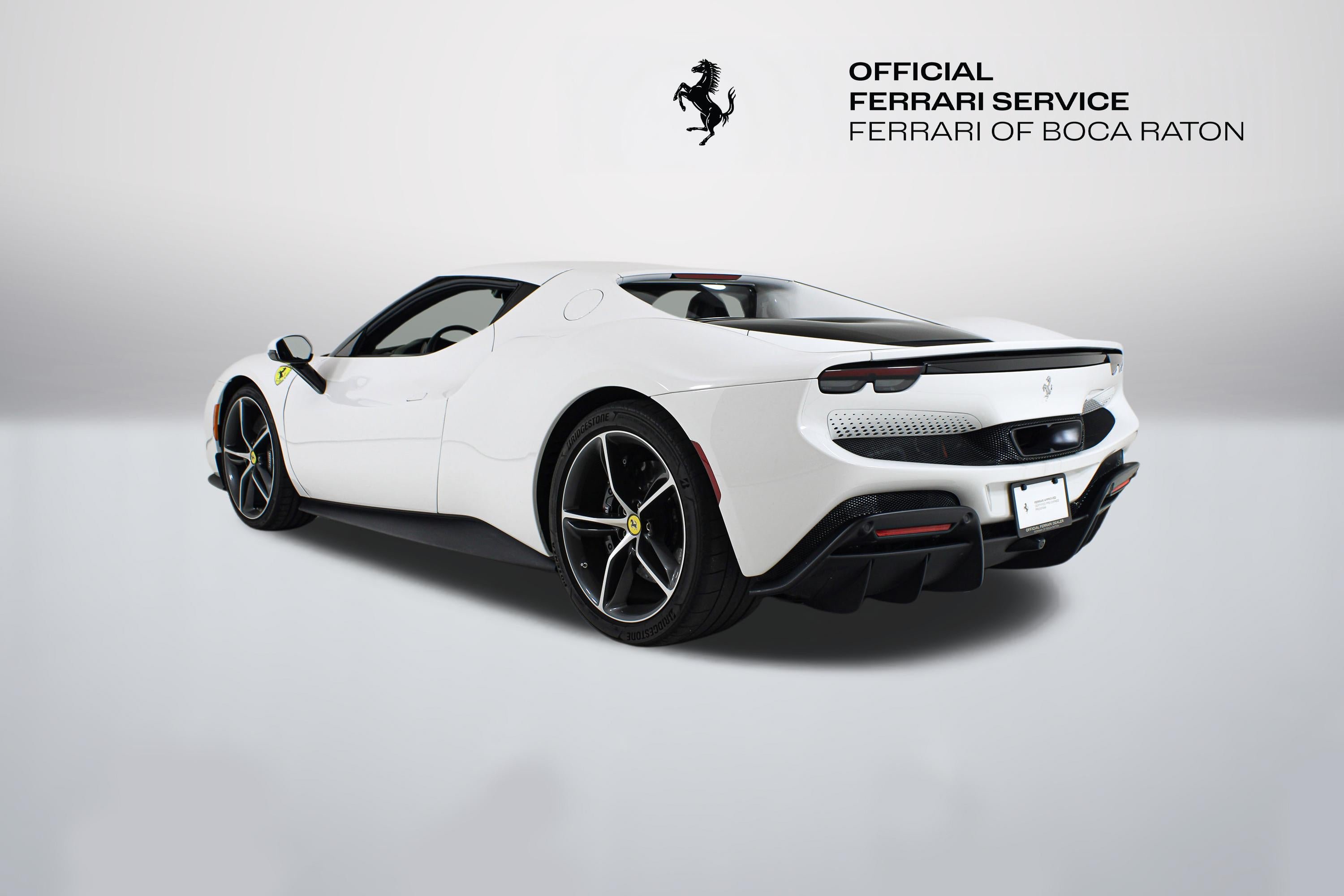 Used 2025 Bianco Cervino Ferrari  image 7