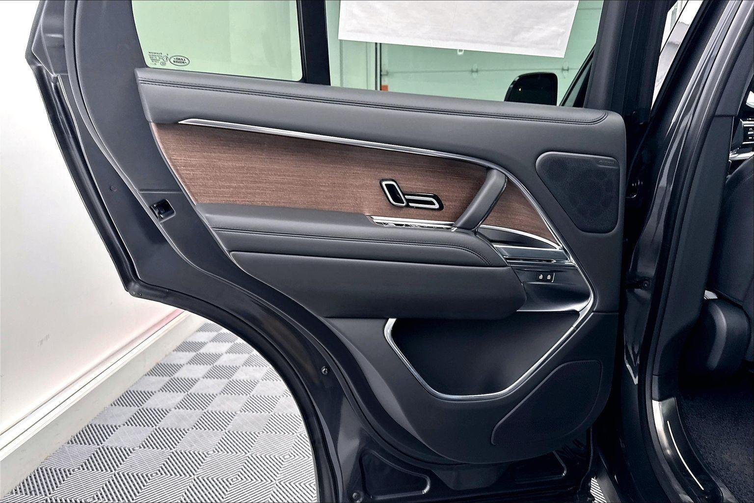 New 2026 Carpathian Grey Premium Metallic Land Rover SE image 21