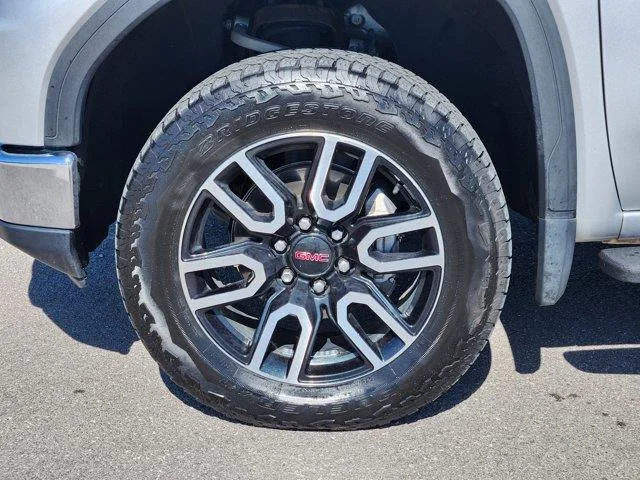 Used 2022 Quicksilver MET GMC SLT 4x4 Crew Cab 5.75 ft. box 147.4 in. WB image 10