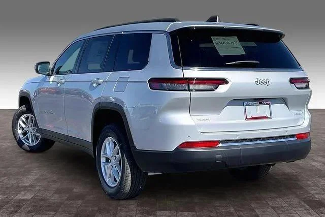 New 2026 Silver Zynith Exterior Paint Jeep Laredo X image 3