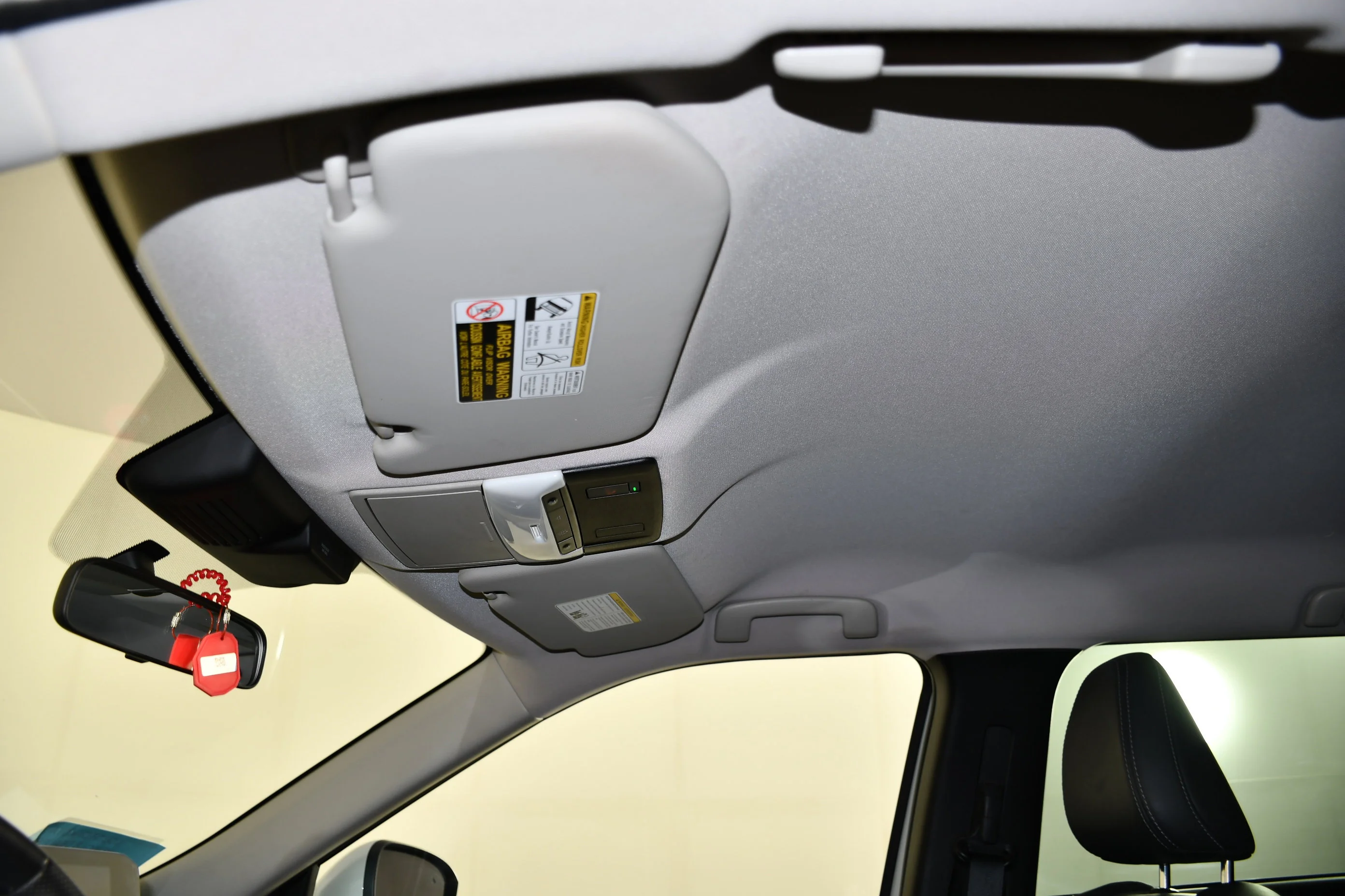 Certified Used 2023 White Diamond Mitsubishi SE image 38