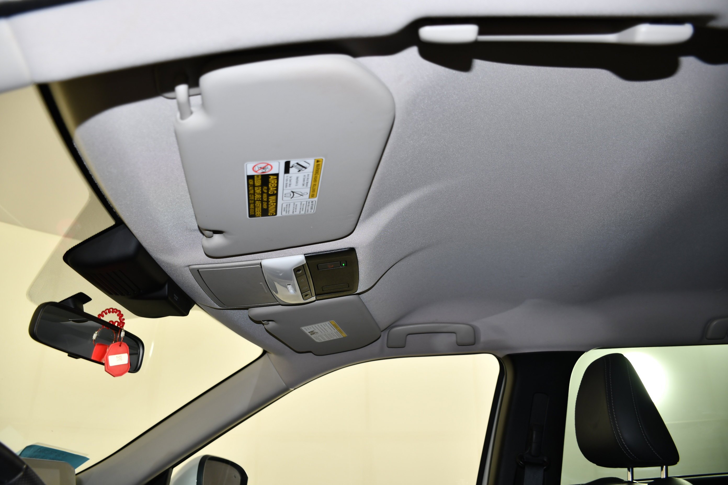 Certified Used 2023 White Diamond Mitsubishi SE image 38