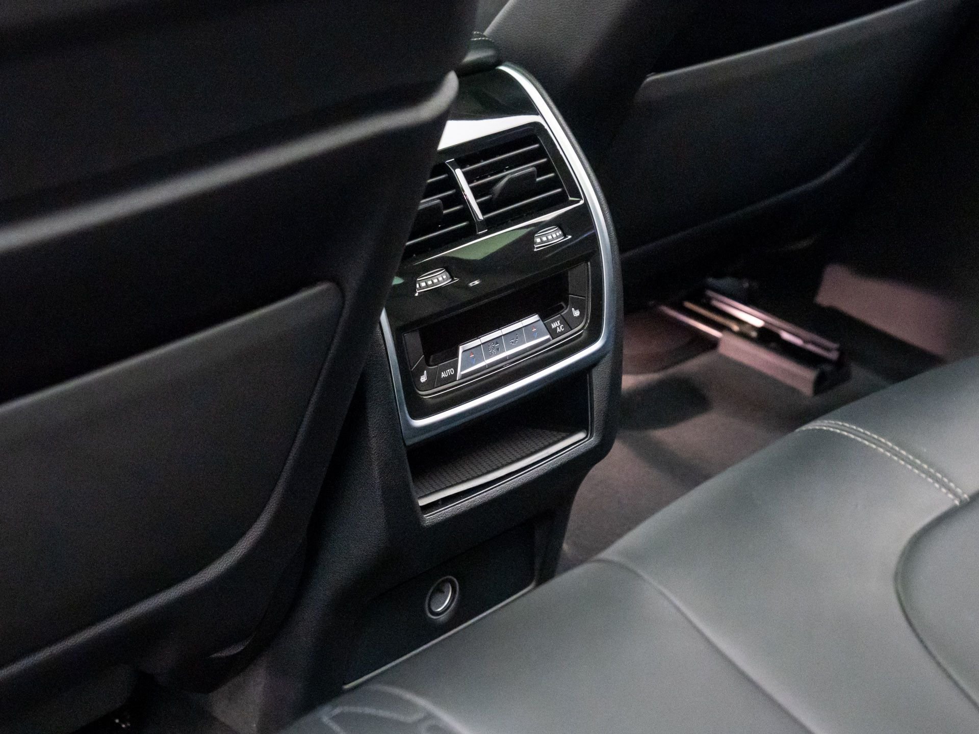 Certified Used 2023 Alpine White BMW M50i image 20