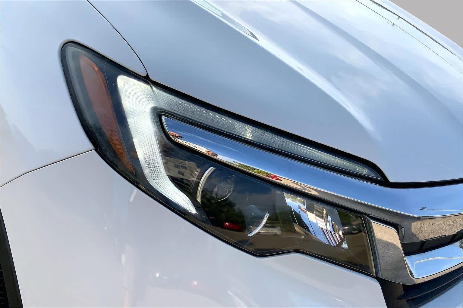 Used 2021 Platinum White Pearl Honda EX-L image 27