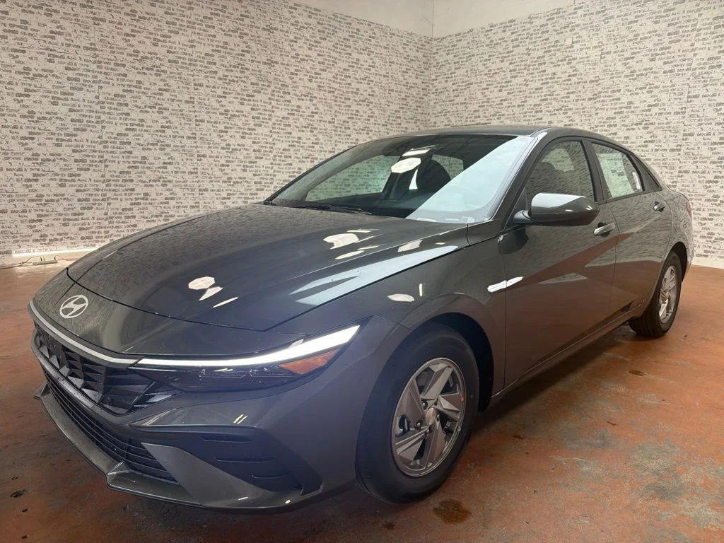 New 2026 Amazon Gray Hyundai SE image 3