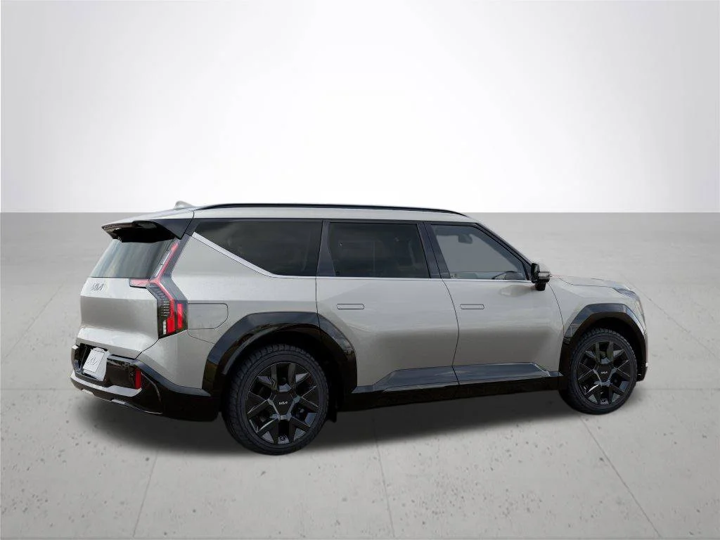 New 2026 Ivory Silver Kia Land AWD image 6