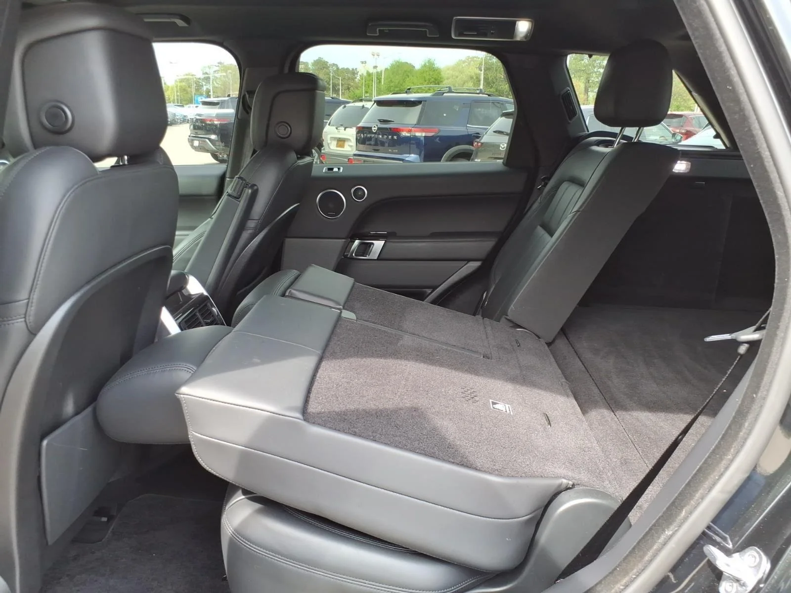 Used 2022 Santorini Black Metallic Land Rover HSE Silver Edition image 21