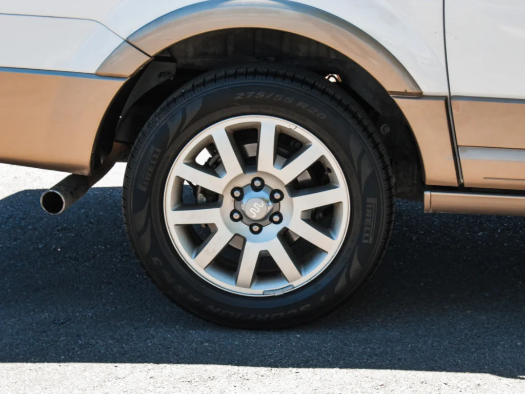 Used 2013 White Platinum Metallic Tri-Coat Ford King Ranch image 4