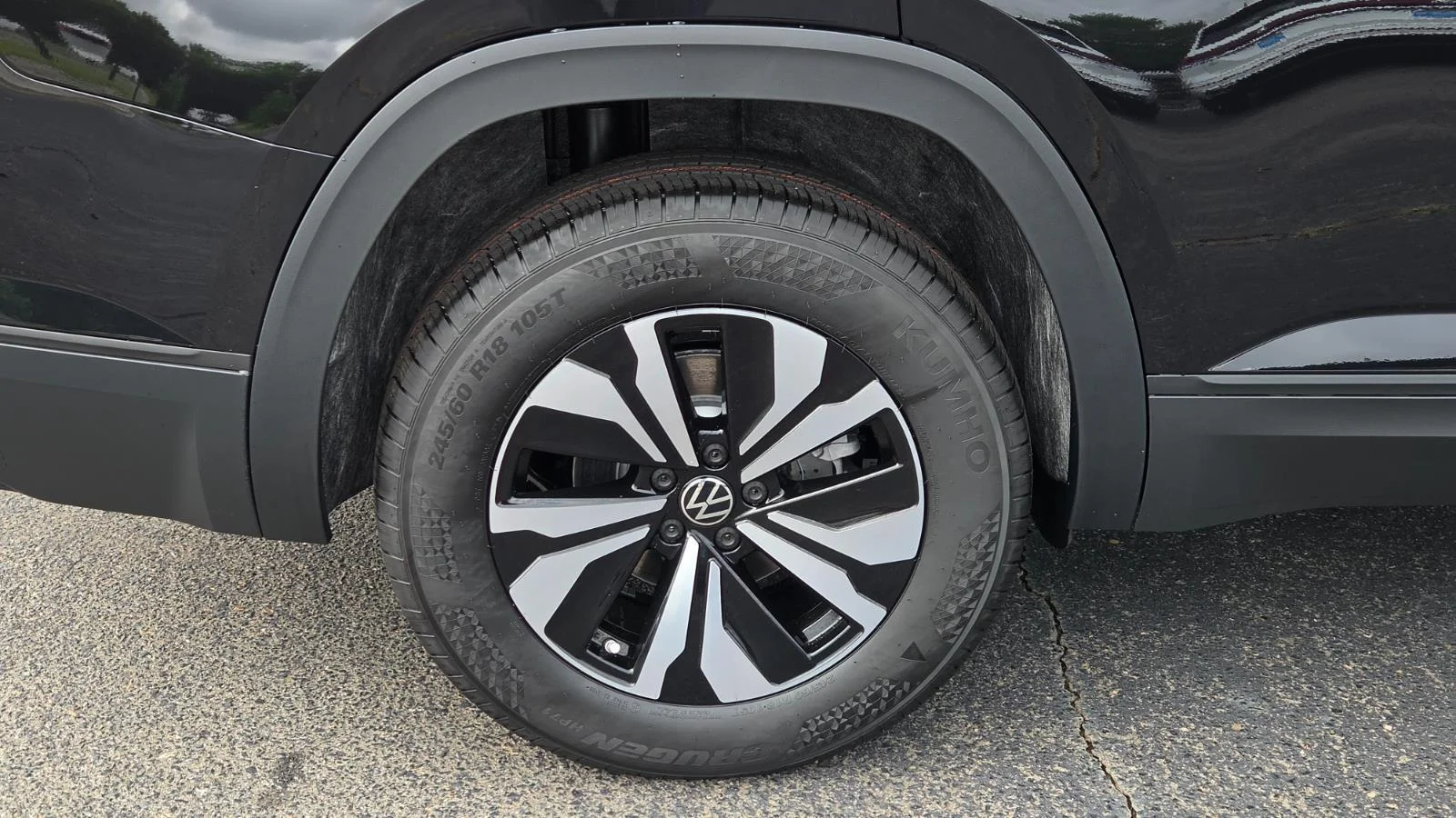 New 2026 Deep Black Pearl Volkswagen 2.0T SE image 17