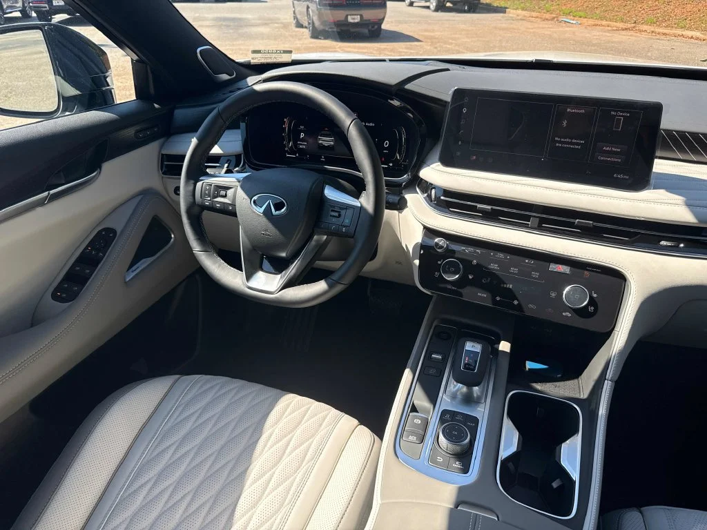 New 2027 2T RAD WHT INFINITI Autograph AWD image 14