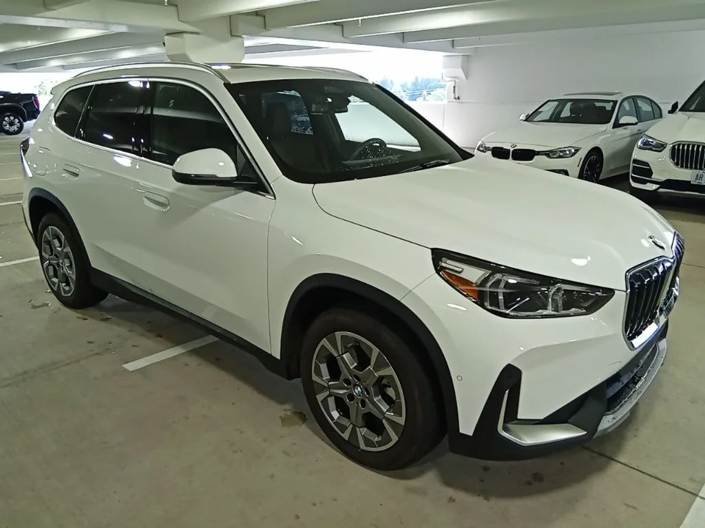 Used 2023 Alpine White BMW xDrive28i image 3