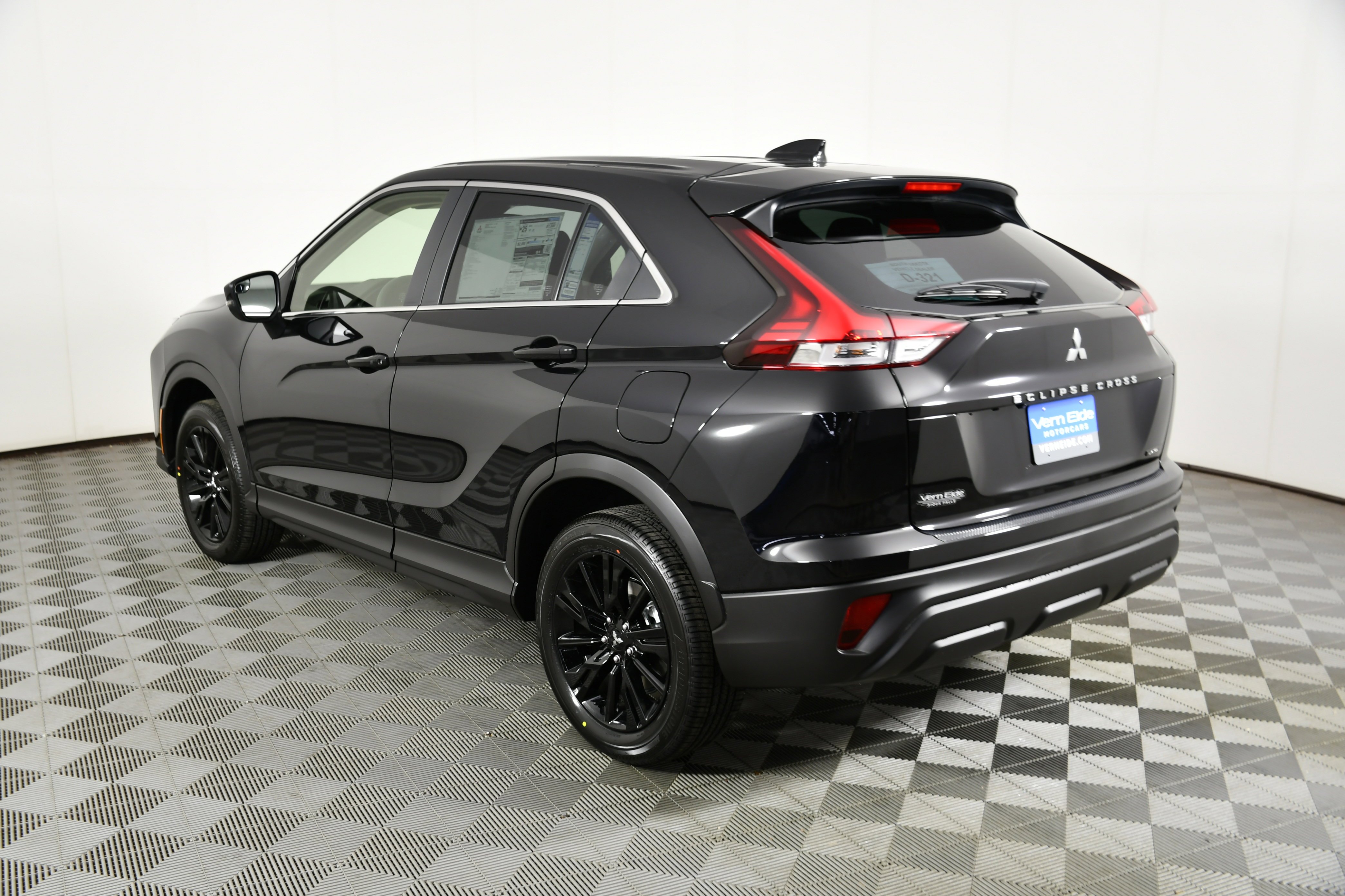 New 2026 Labrador Black Pearl Mitsubishi LE image 8