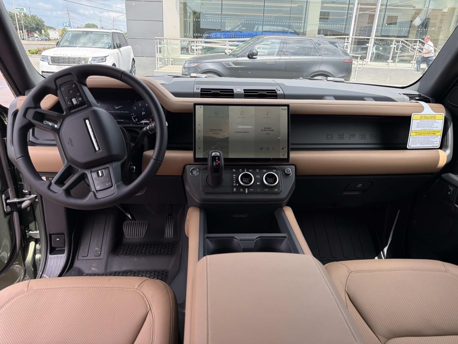 New 2026 Woolstone Green Land Rover X-Dynamic SE image 9