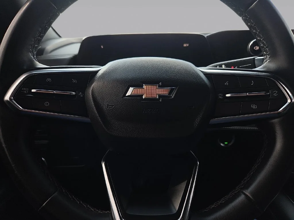 Used 2025 Summit White Chevrolet LT image 19