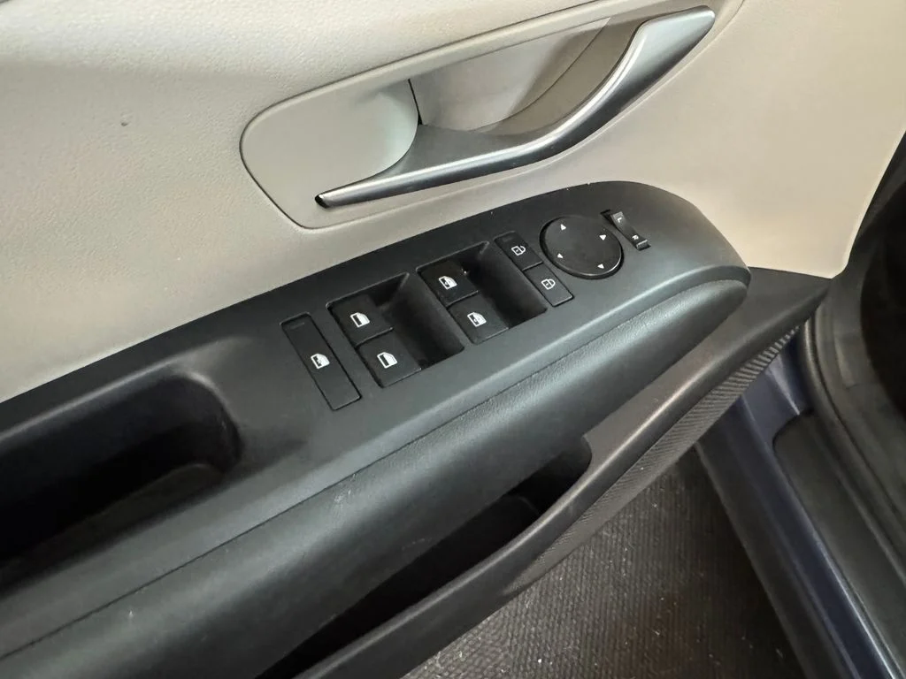 Used 2025 Blue Hyundai SEL image 16