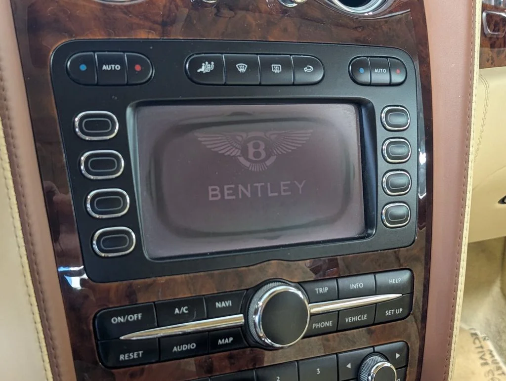 Used 2008 White Bentley Base image 19