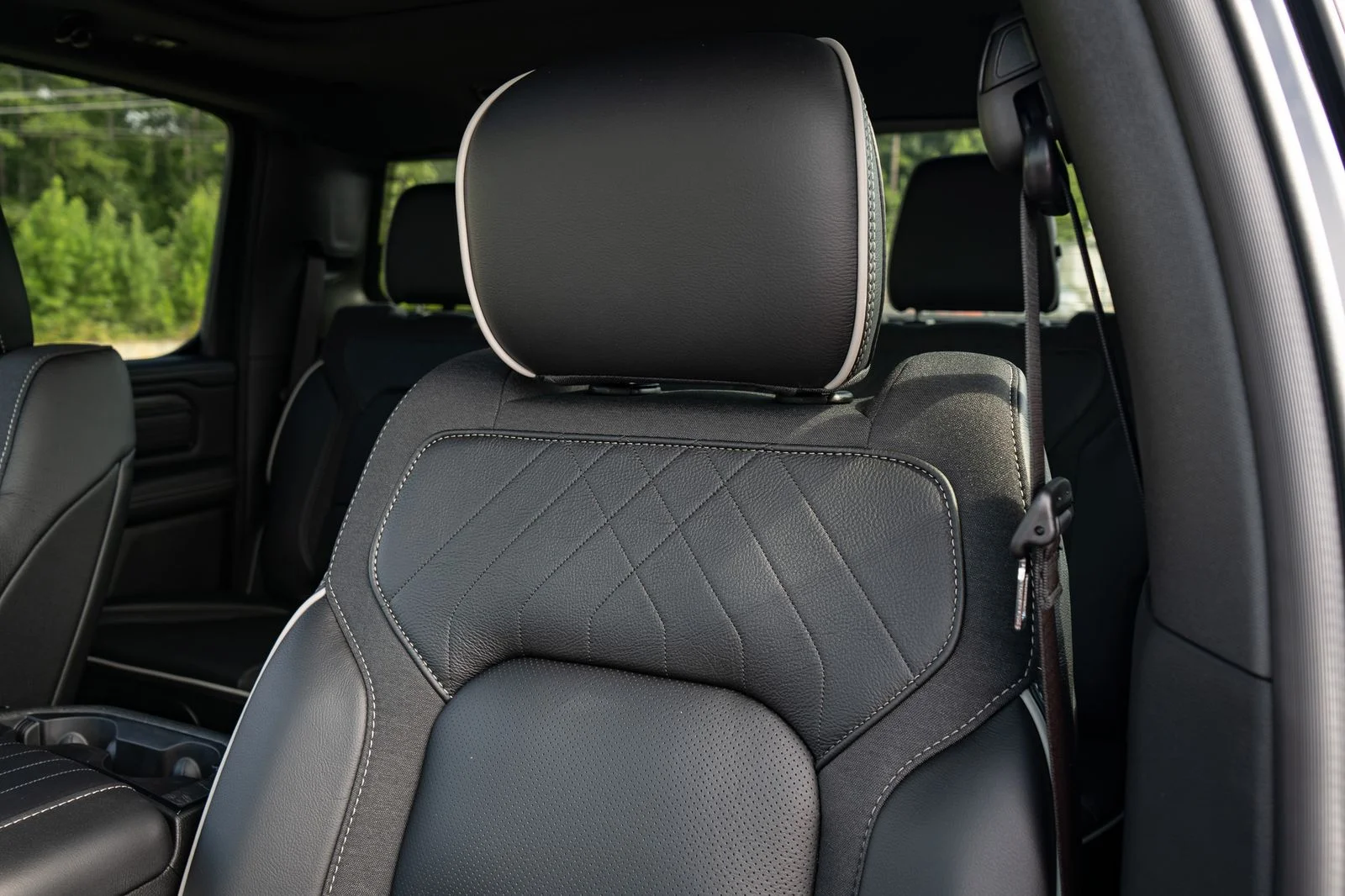 New 2026 Diamond Black Crystal Pearl-Coat Exterior Paint RAM Limited image 30