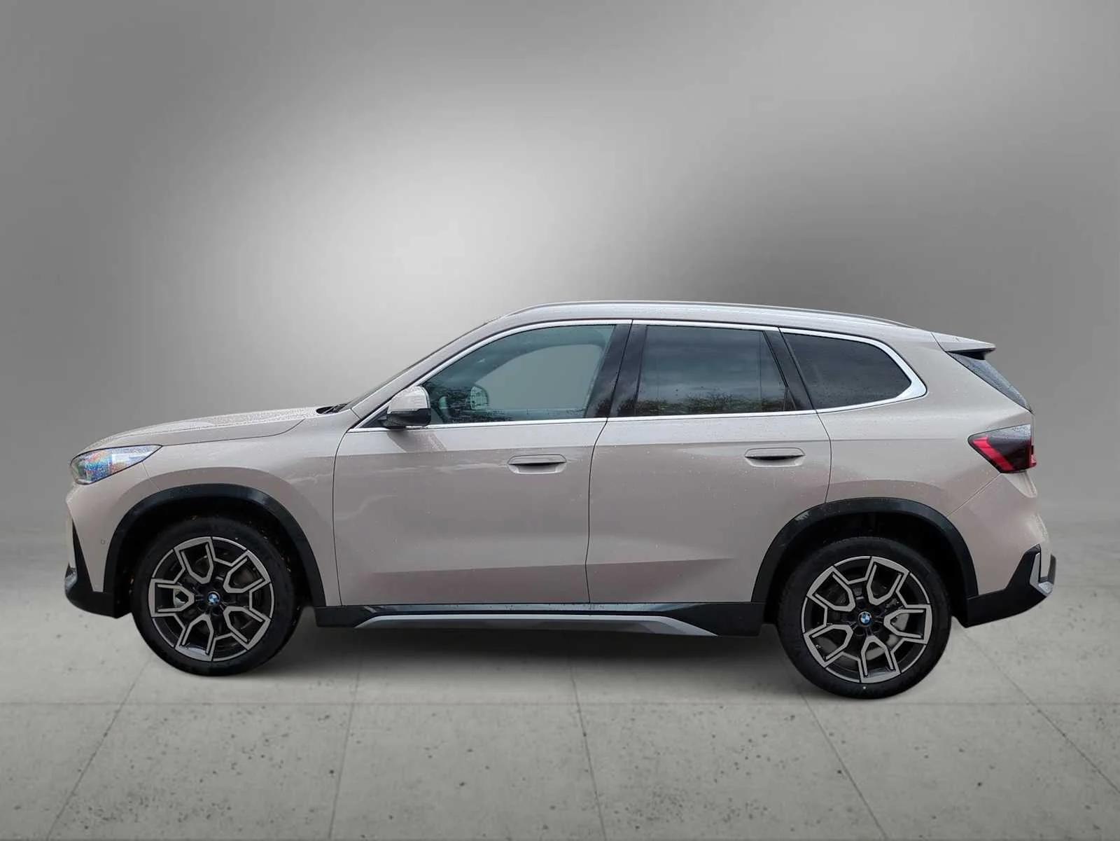 New 2026 Dune Grey Metallic BMW xDrive28i image 5