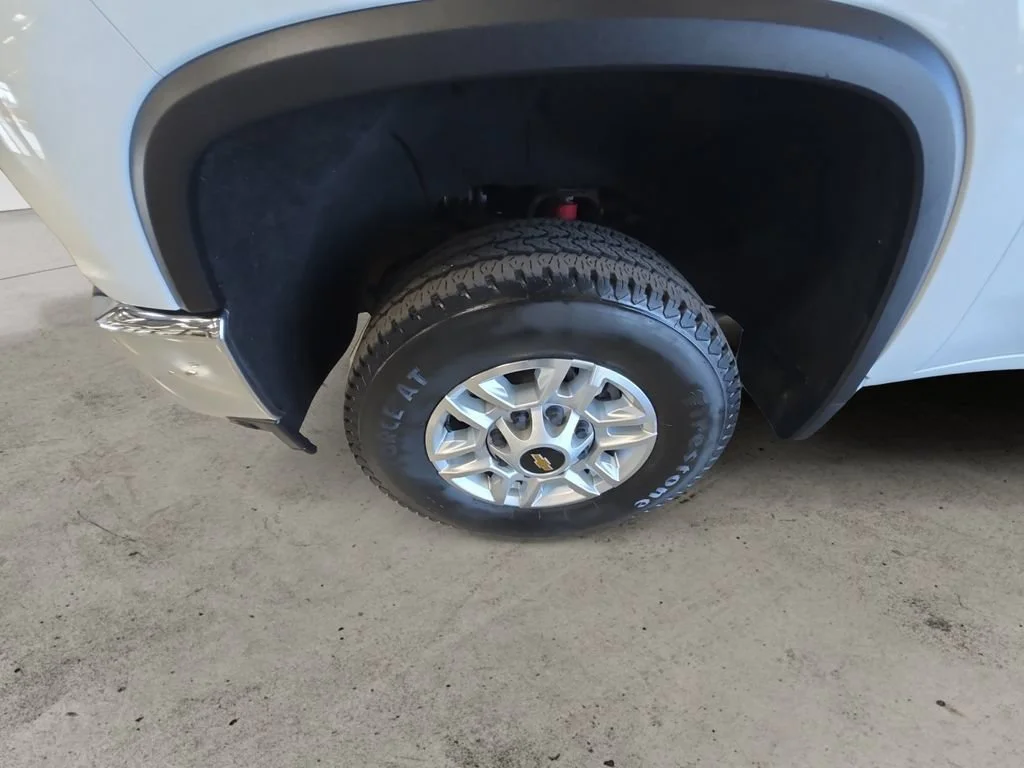 Used 2023 Summit White Chevrolet LT image 9