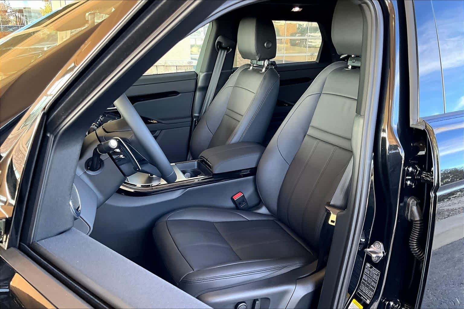 New 2026 Santorini Black Metallic Land Rover Core S image 9