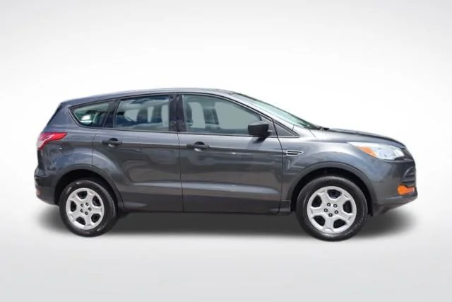 Used 2015  Ford S image 12