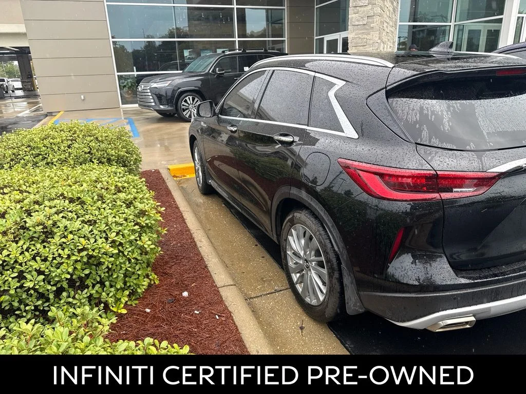Certified Used 2024 Black Obsidian INFINITI LUXE image 3