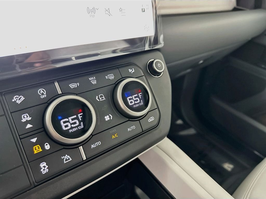 New 2026 Tasman Blue Land Rover S image 20