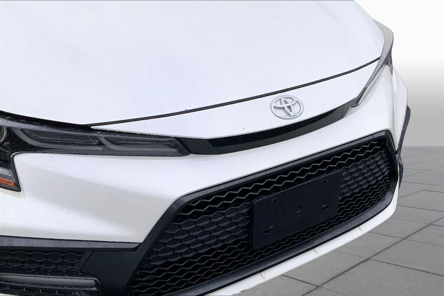 Used 2020 Super White Toyota SE image 28