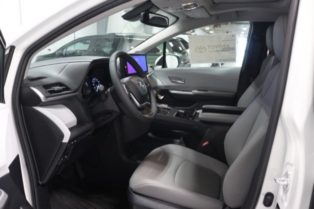 New 2026 Wind Chill Pearl <sup>1</sup> Toyota  XLE image 4