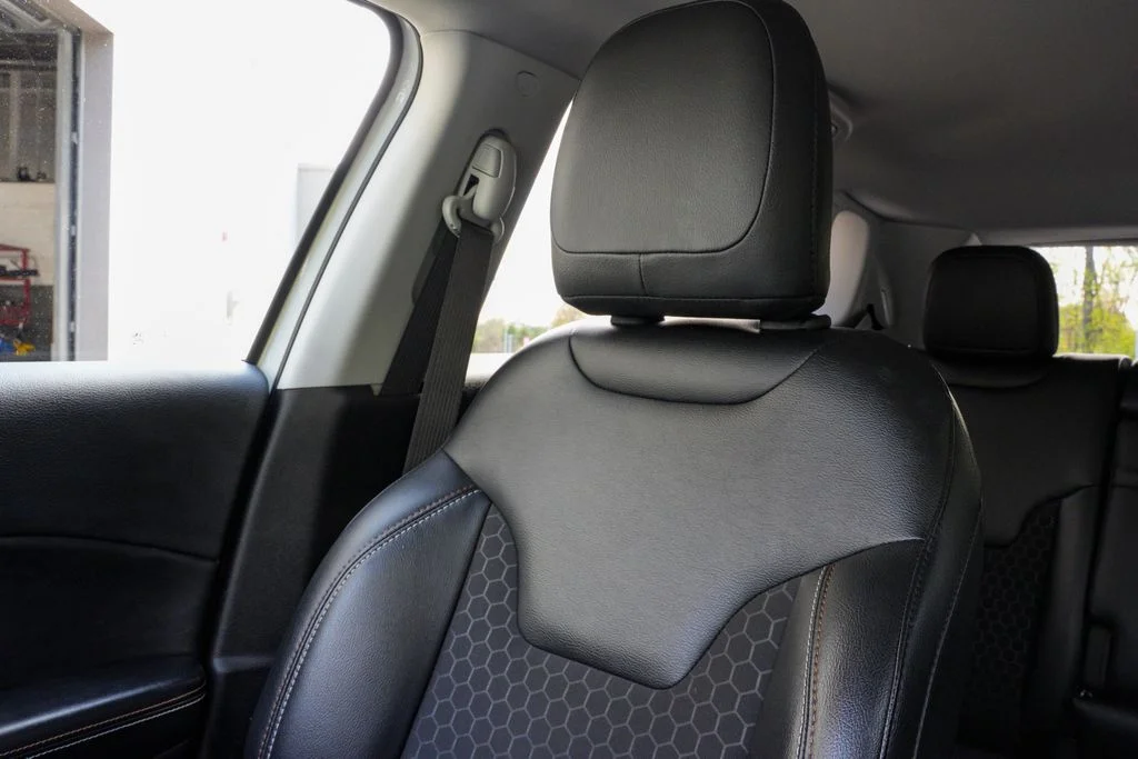Used 2020 White Jeep Latitude image 31