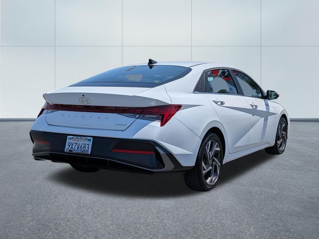 2026 Hyundai Elantra Limited - Photo 6
