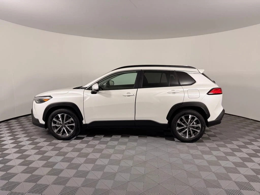 Used 2023 Beige Toyota XLE image 12