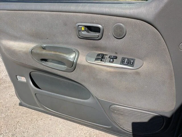 Used 2003 Silver Toyota SR5 image 24