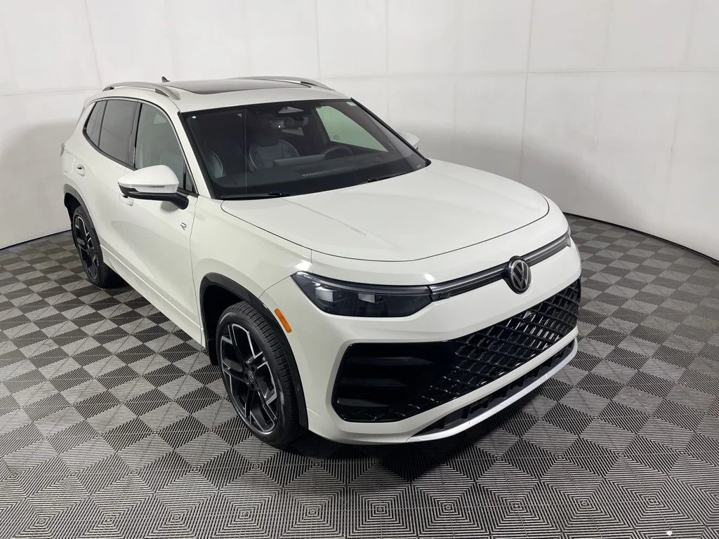 2026 Volkswagen Tiguan 2.0T SEL R-Line Turbo 4Motion's photo