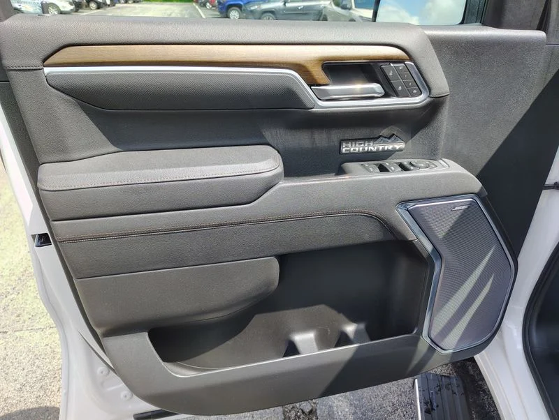 Used 2025 Beige Chevrolet High Country image 26