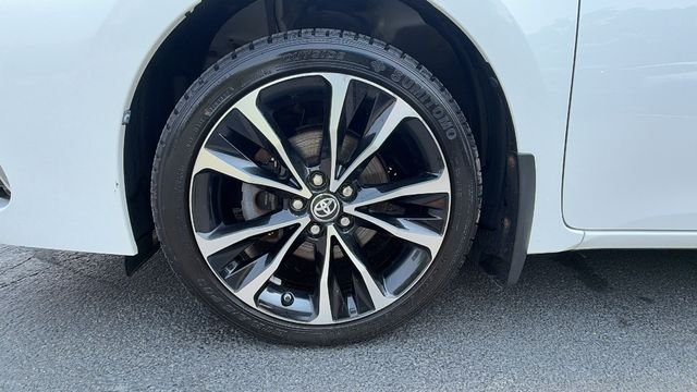 Used 2018 White Toyota SE image 9