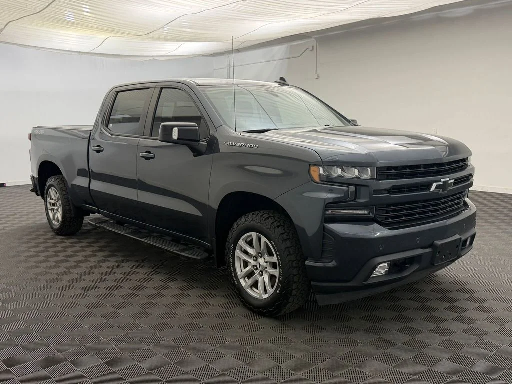 Used 2022 Shadow Gray Metallic Chevrolet RST image 7