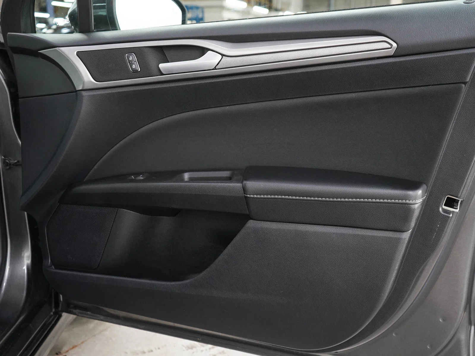 Used 2020 Magnetic Ford SE image 9