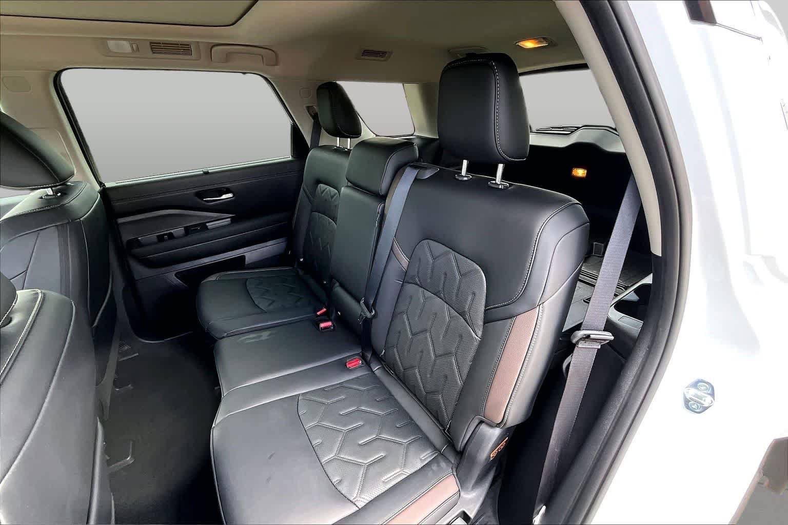 Used 2026 Everest White Pearl Tricoat/Super Black Nissan Platinum image 21
