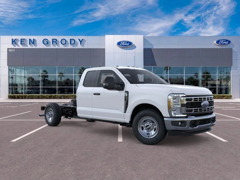 2026 Ford F-350 XL SuperCab 168-In SRW's photo