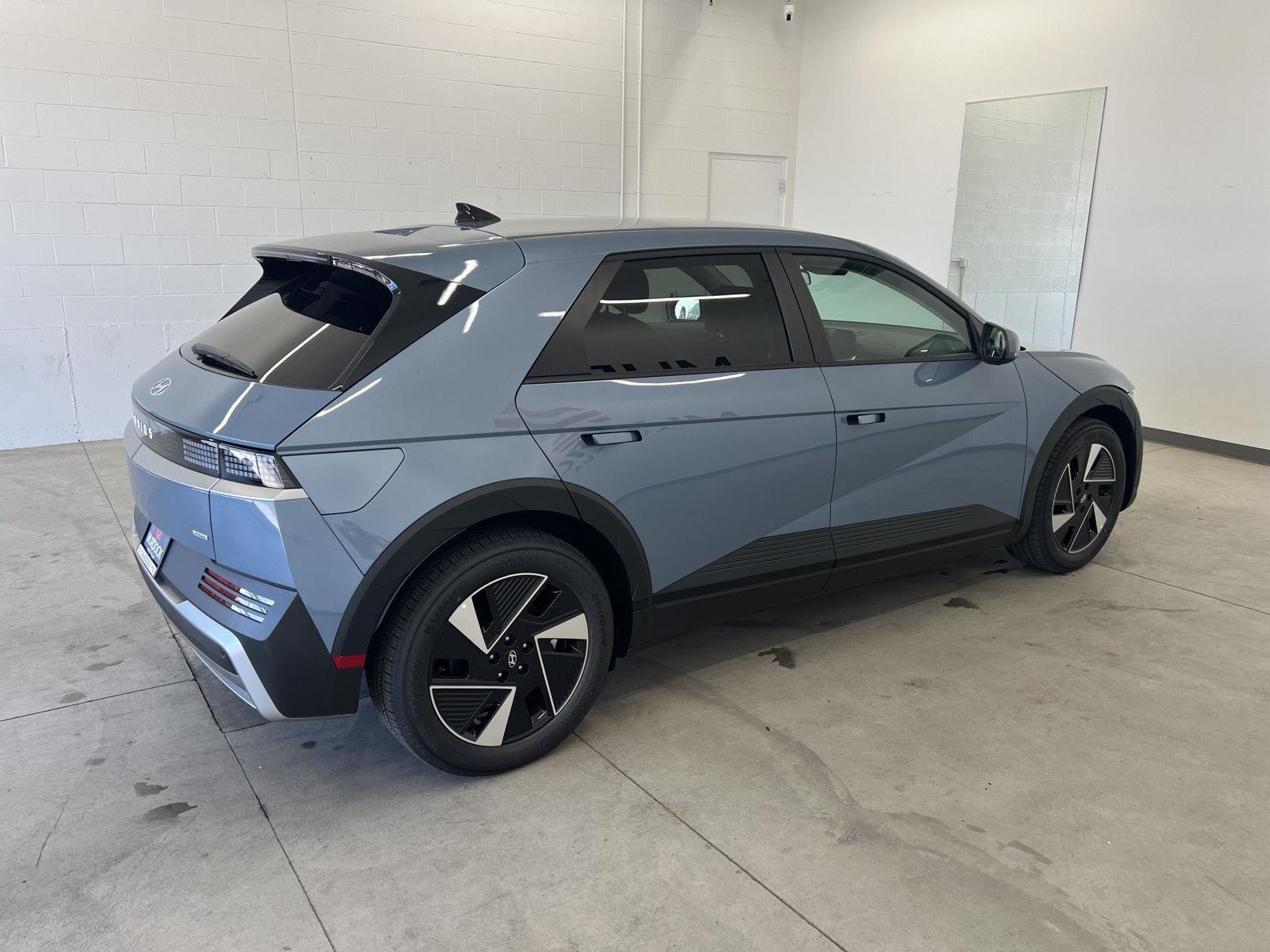 New 2026 Lucid Blue Hyundai SE image 4