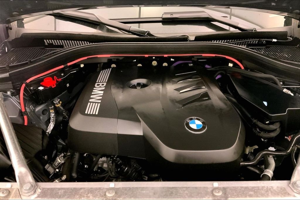 Used 2025 Skyscraper Grey Metallic BMW  image 9