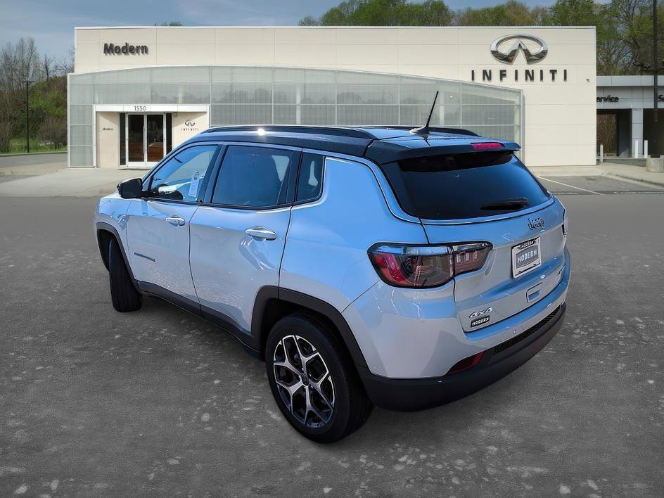 Used 2025 Silver Zynith Metallic Clearcoat Jeep Limited image 5