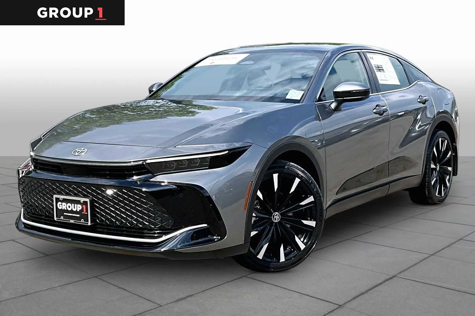 2024 Toyota Crown Platinum AWD's photo