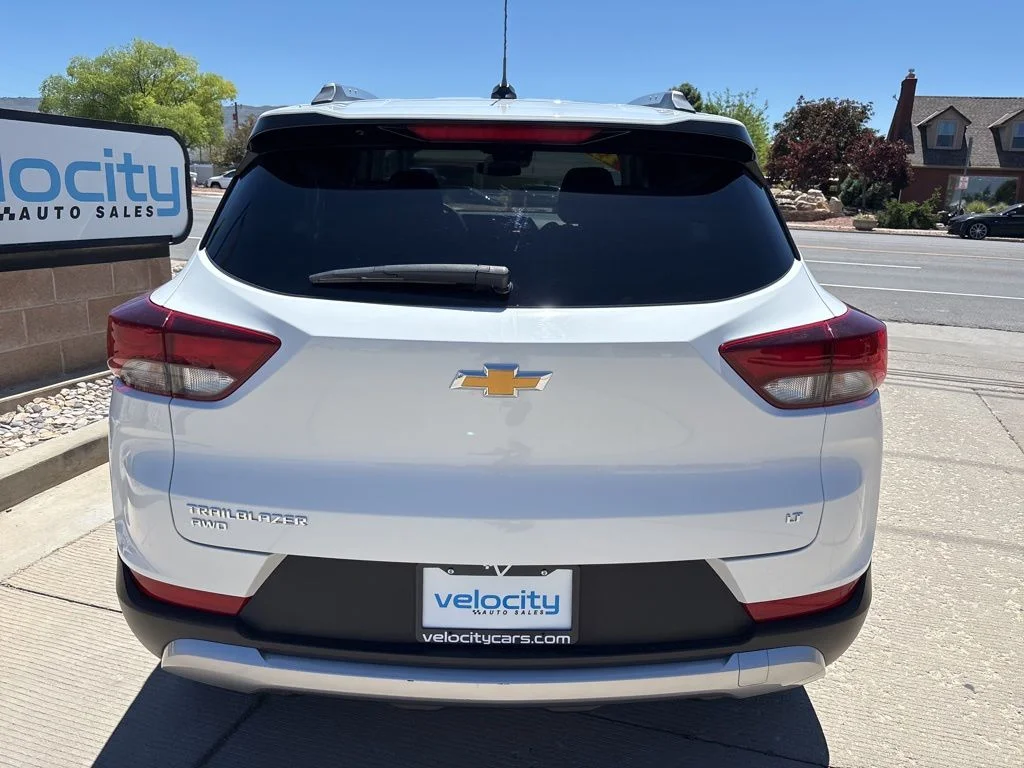 Used 2025 White Chevrolet LT image 6