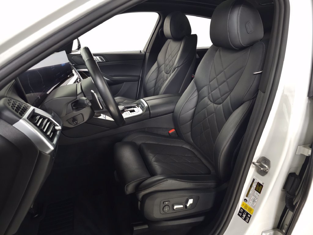 Used 2024 White BMW xDrive40i image 17