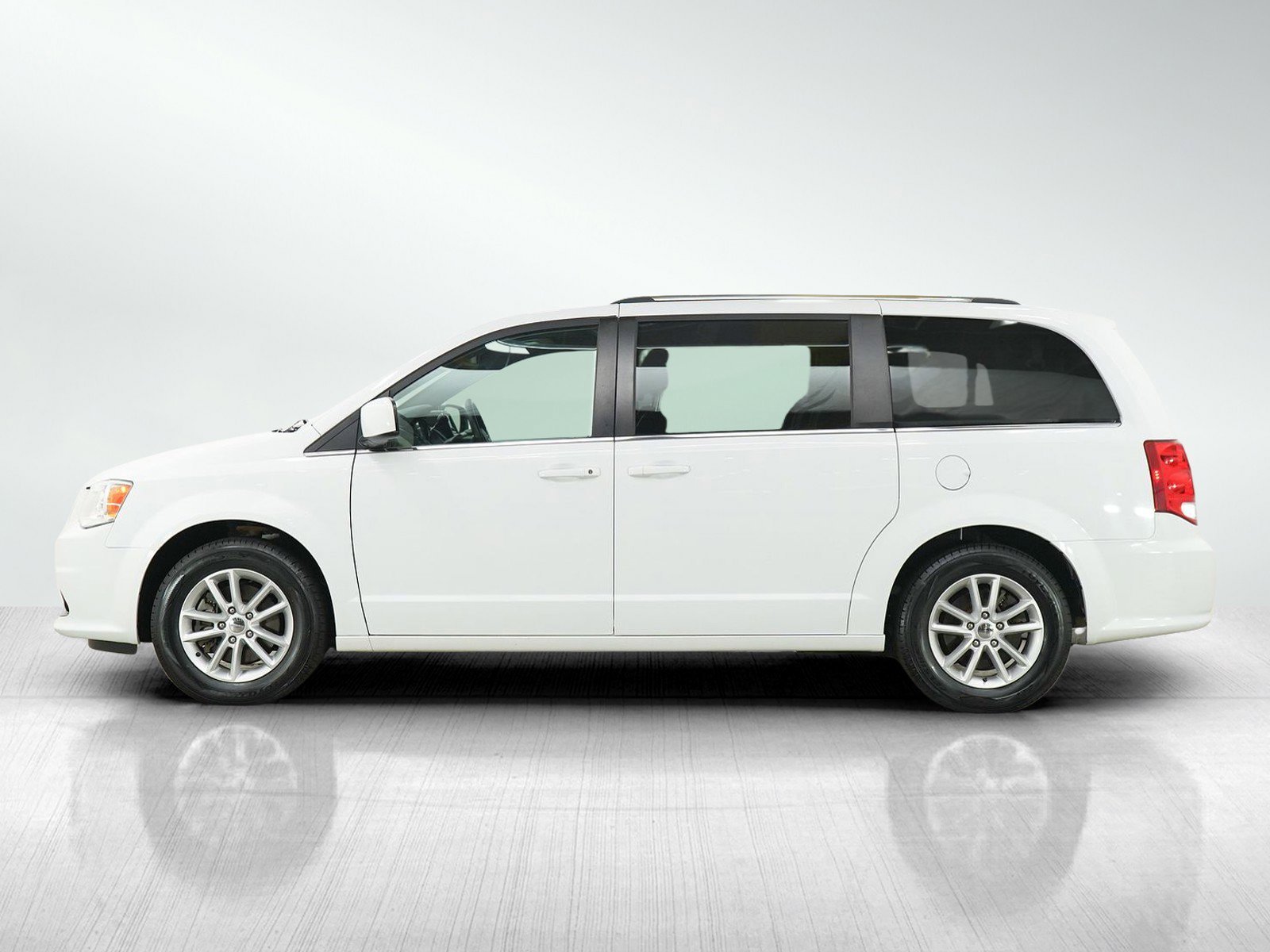 Used 2019 Dodge Grand Caravan SXT with VIN 2C4RDGCG0KR723031 for sale in Burnsville, Minnesota