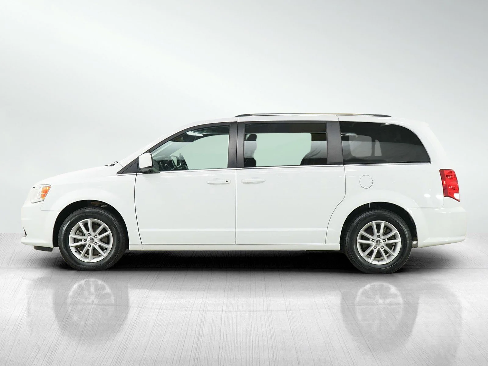 Used 2019 Dodge Grand Caravan SXT with VIN 2C4RDGCG0KR723031 for sale in Burnsville, Minnesota