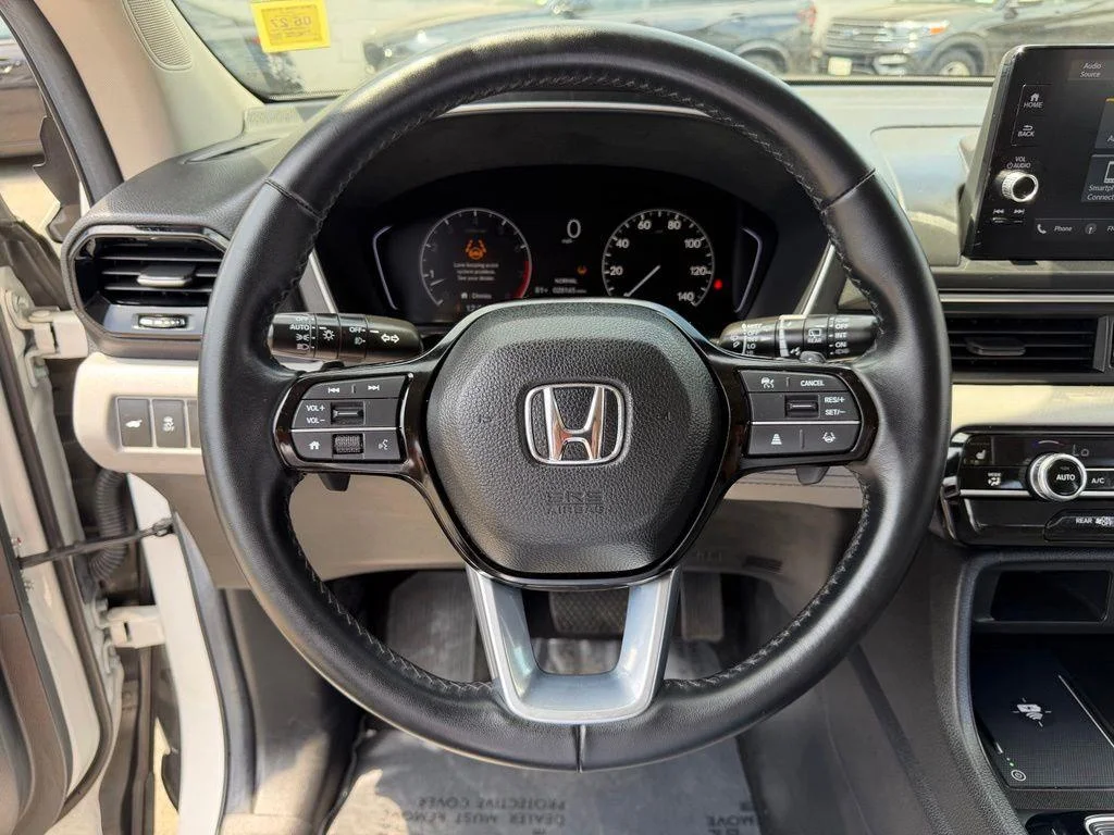 Used 2025 White Honda EX-L image 24