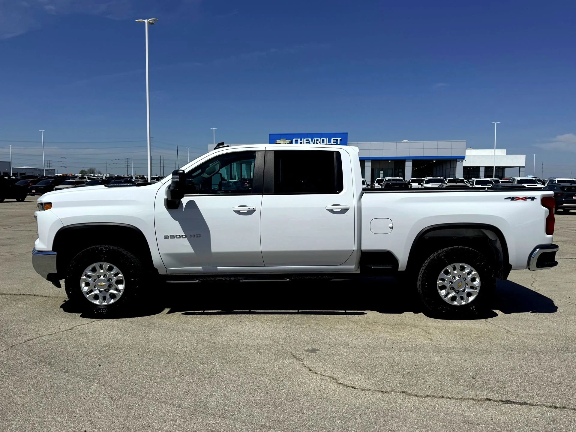 Used 2024 Summit White Chevrolet LT image 10